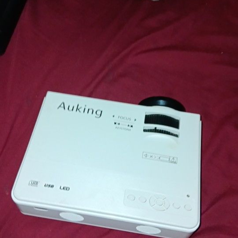 White Compact Digital Projector for Home Entertainment